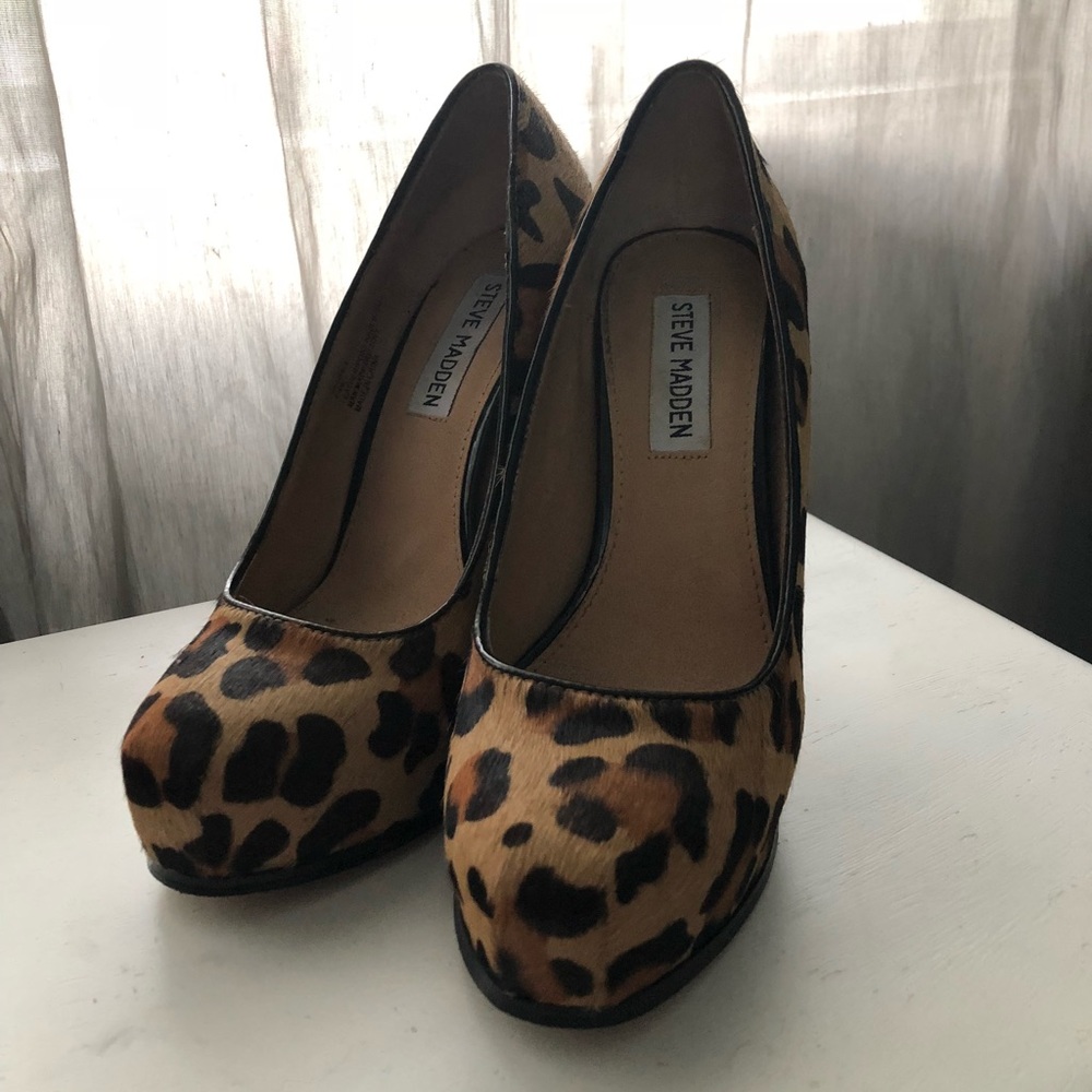 Steve Madden leopard pumps